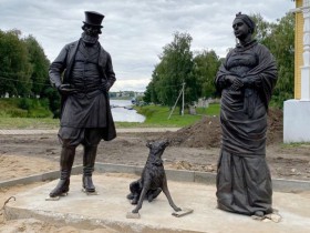 Установка памятника горожанам и знаменитой собаке Серко